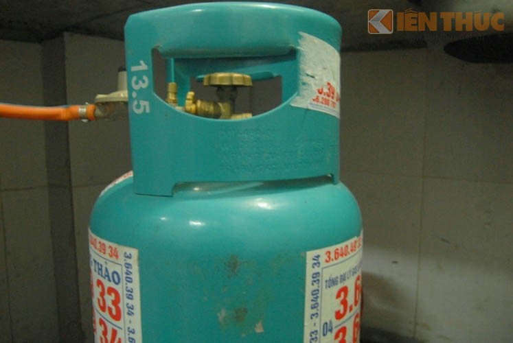 Có rất nhiều nguyên nhân dẫn đến rò rỉ gas như van hở, dây dẫn bị thủng...khiến một lượng gas không nhỏ tràn ra ngoài.